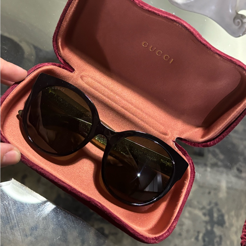 Gucci Women’s Black Oversized Sunglasses